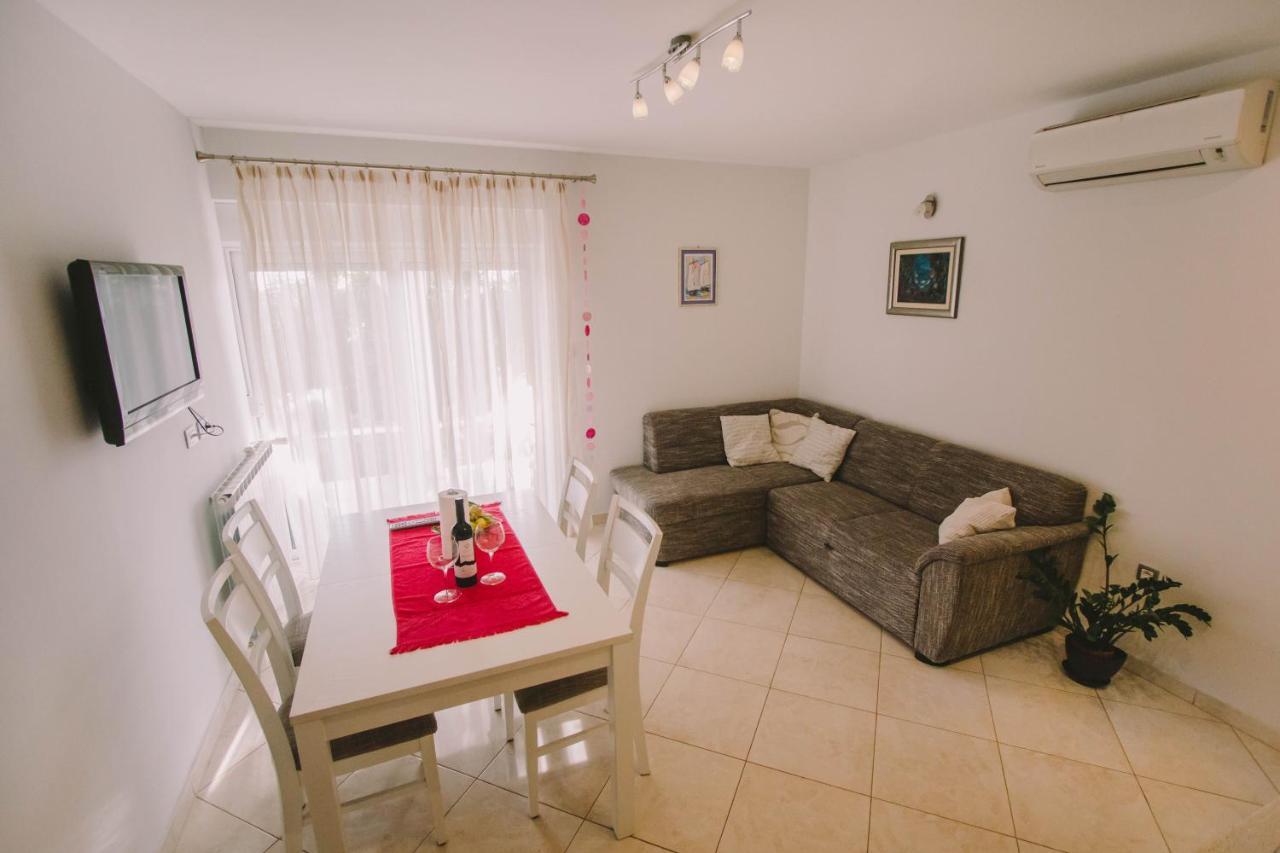 Apartments Jasna Podstrana Bagian luar foto