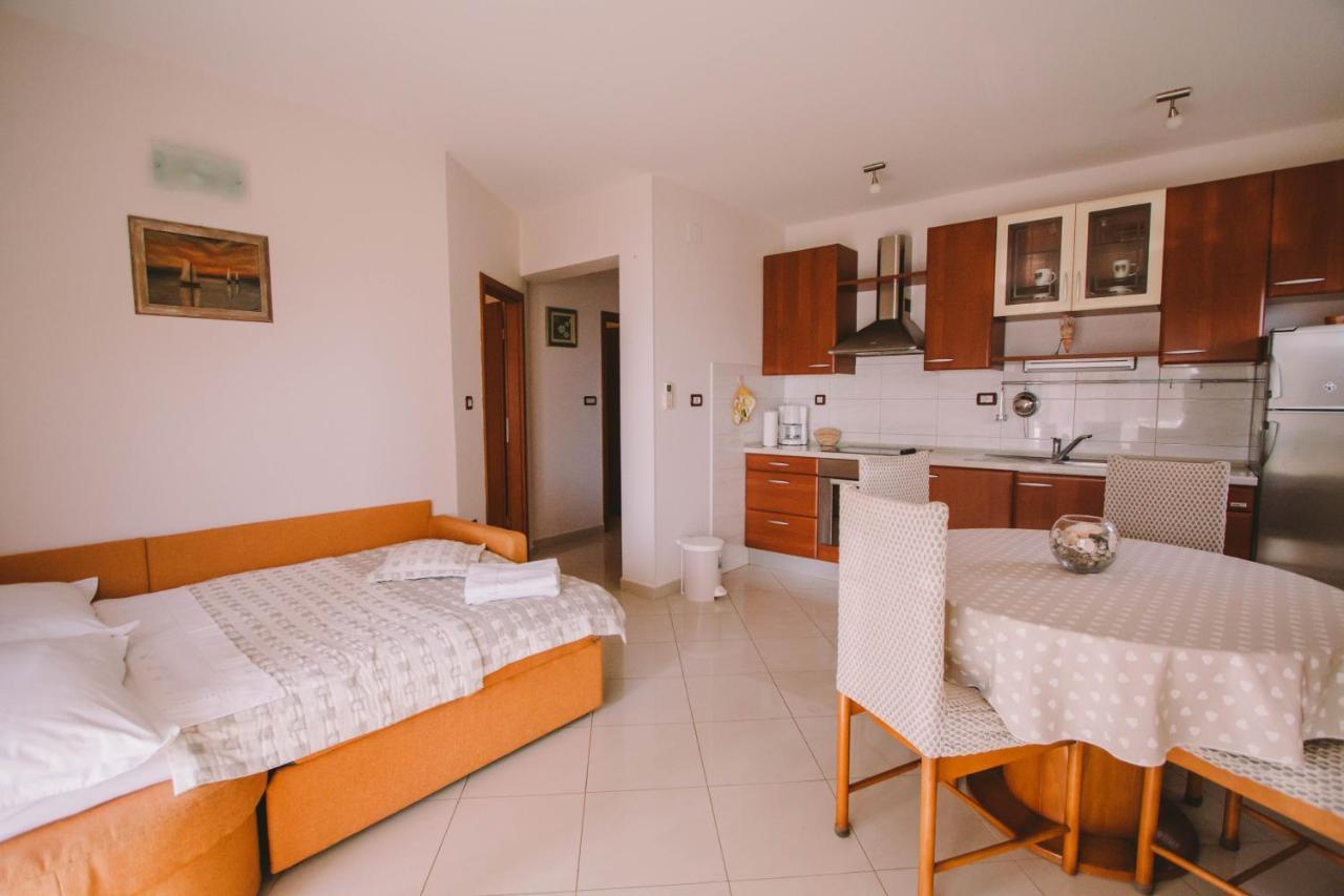 Apartments Jasna Podstrana Bagian luar foto